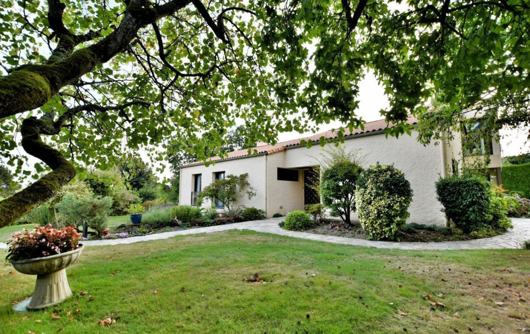 Agence Michel ROUIL : Maison / Villa | MORTAGNE-SUR-SEVRE (85290) | 176 m2 | 449 400 € 