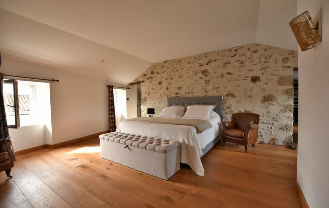 Agence Michel ROUIL : Maison / Villa | MORTAGNE-SUR-SEVRE (85290) | 208 m2 | 399 000 € 