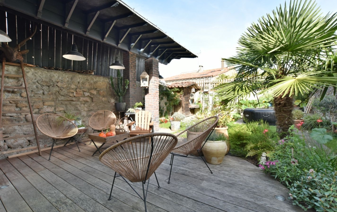 Agence Michel ROUIL : Maison / Villa | MORTAGNE-SUR-SEVRE (85290) | 208 m2 | 399 000 € 