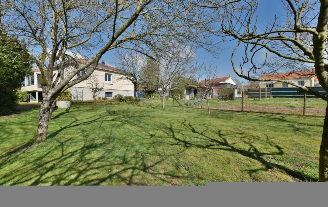 Agence Michel ROUIL : House | SAINT-PIERRE-DES-ECHAUBROGNES (79700) | 135 m2 | 238 500 € 