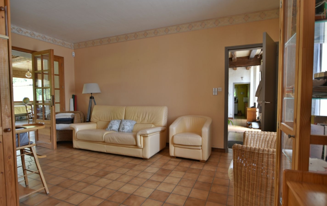 Agence Michel ROUIL : Maison / Villa | BEGROLLES-EN-MAUGES (49122) | 200 m2 | 343 200 € 