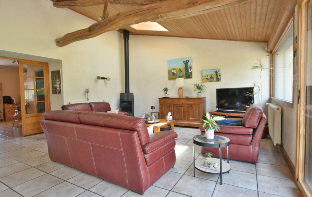Agence Michel ROUIL : Maison / Villa | BEGROLLES-EN-MAUGES (49122) | 200 m2 | 343 200 € 