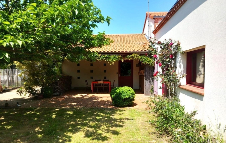 Maison CHOLET 196 m2 470 500 € Maison CHOLET 196 m2 470 500 €