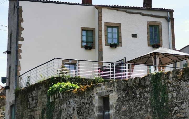 Maison   TIFFAUGES  300 m2 383 500 € 