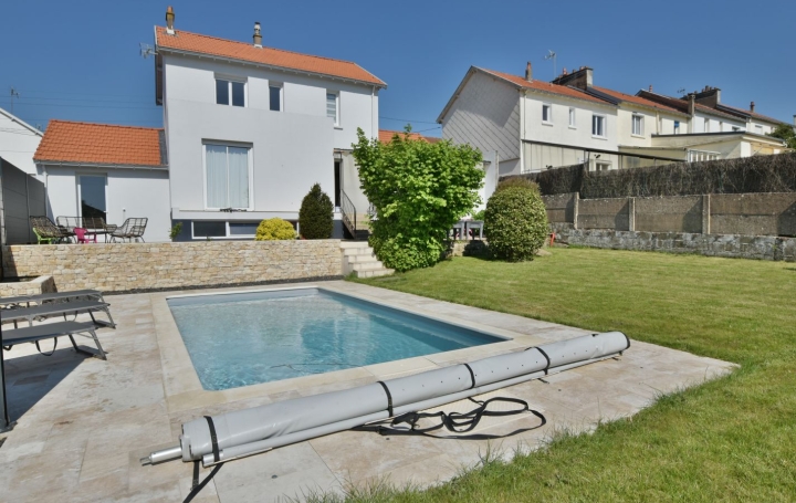 Maison CHOLET 111 m2 331 500 € Maison CHOLET 111 m2 331 500 €