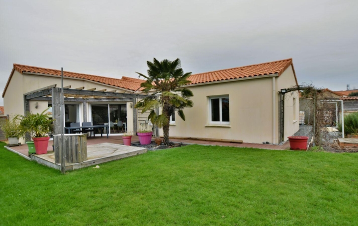 Maison LA TESSOUALLE 138 m2 353 600 € Maison LA TESSOUALLE 138 m2 353 600 €
