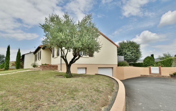 Maison LE MAY-SUR-EVRE 111 m2 234 500 € Maison LE MAY-SUR-EVRE 111 m2 234 500 €